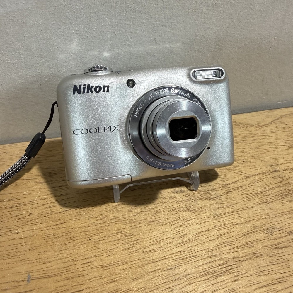 Nikon Coolpix L27 16.1MP Digital Camera 5x Optical Zoom Silver Tested Y2K CB